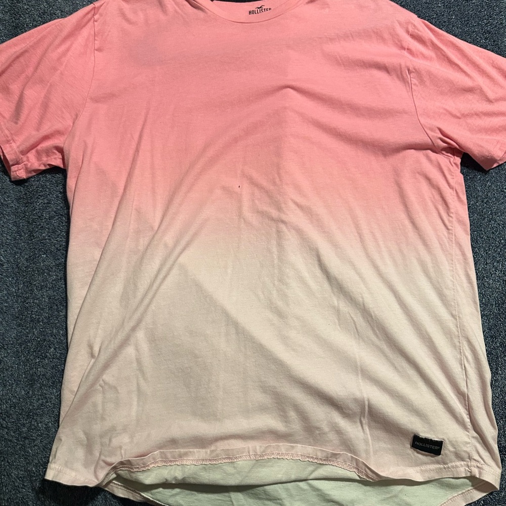 Holister Men's Pink Gradient T-Shirt